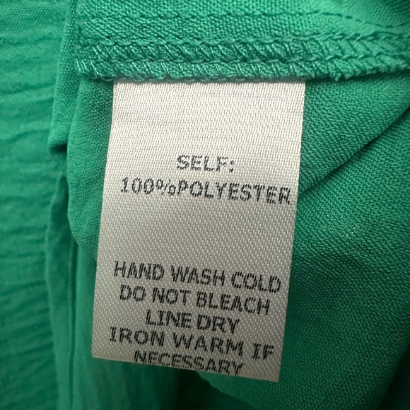 Rielle Sleeveless Ruffle Neck Blouse Size Medium Emerald Green Crepe NWT - Picture 5 of 5
